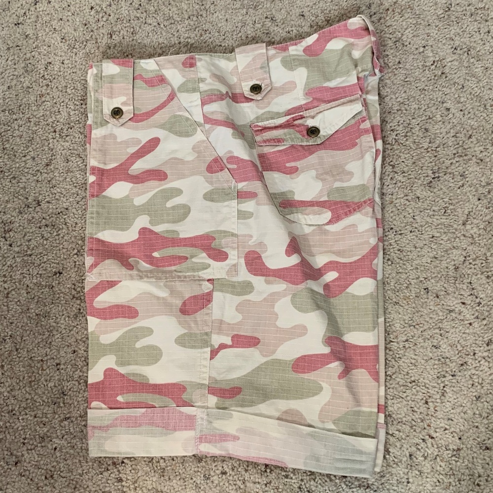 Bass Pro Camo Cargo Shorts - EUC